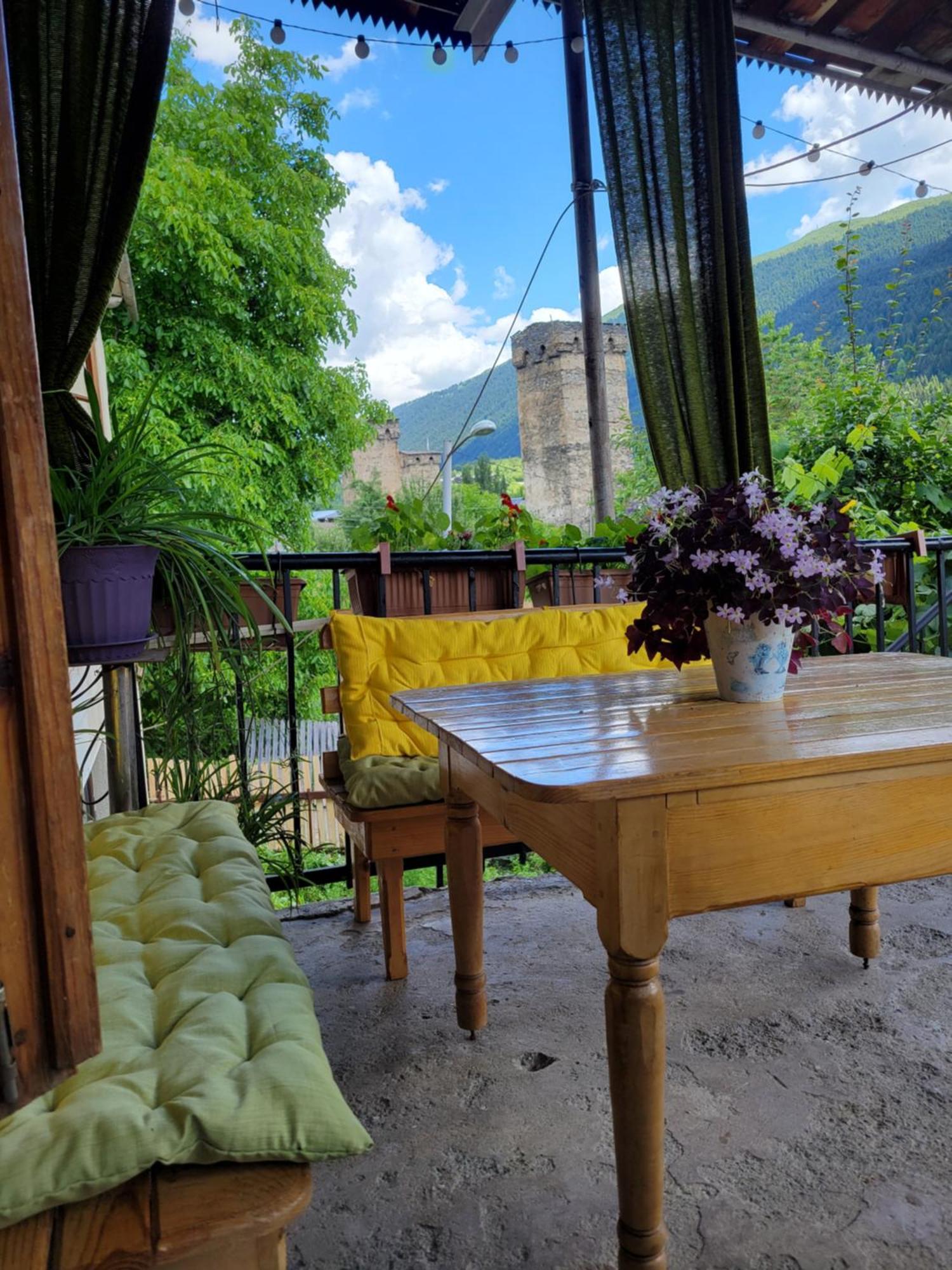 Ailama Guesthouse Mestia Exterior photo